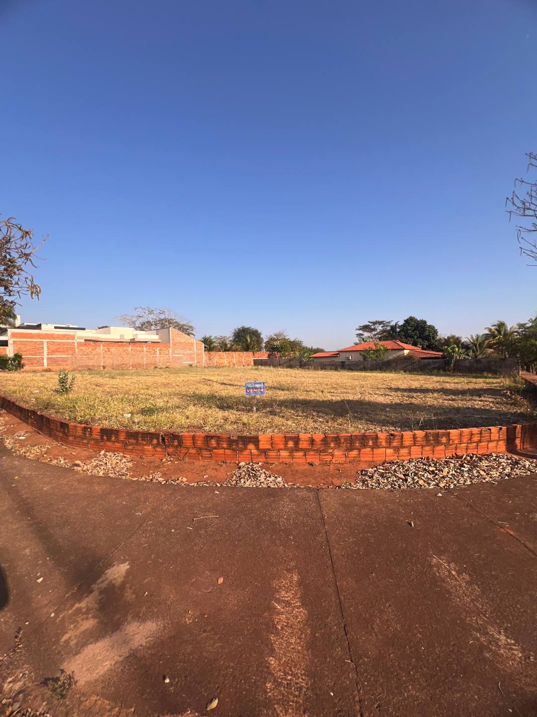Terreno em Condomínio Fechado