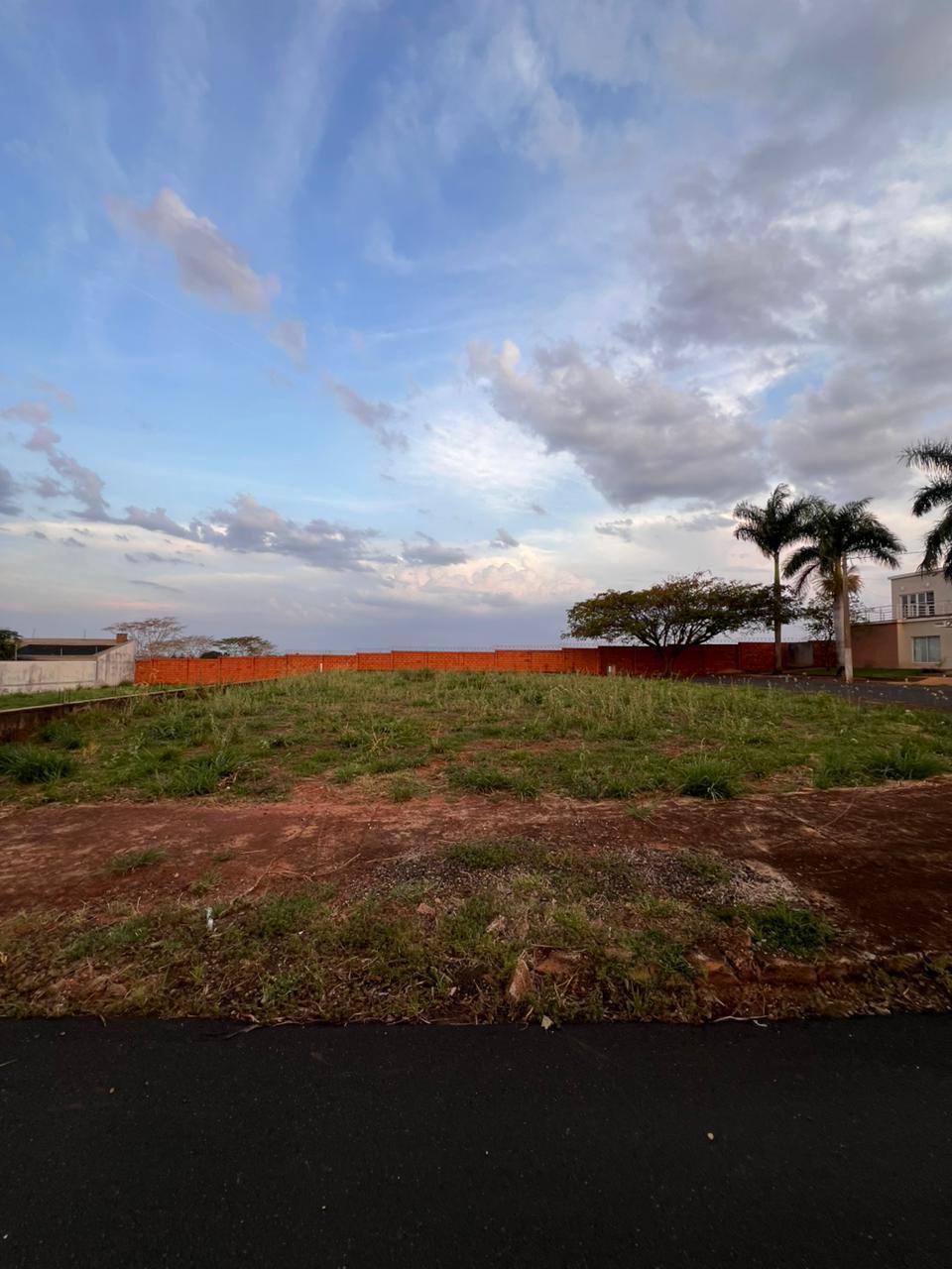 Terreno em Condomínio Fechado