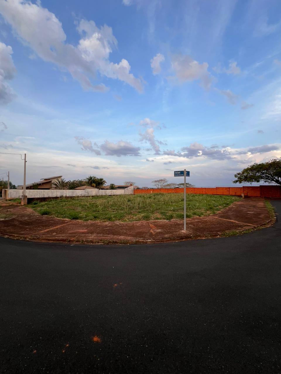 Terreno em Condomínio Fechado